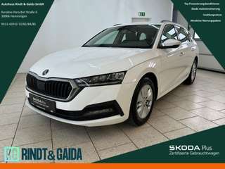 Schräge Frontansicht auf einen Skoda Octavia , freigestellt