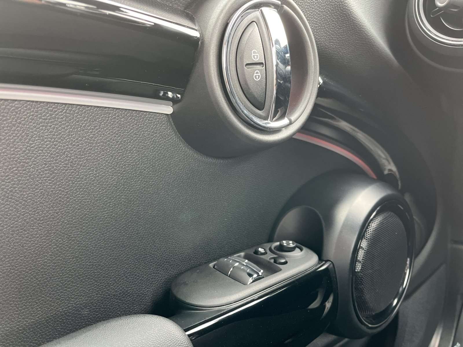 Fahrzeugbild eines MINI COOPER