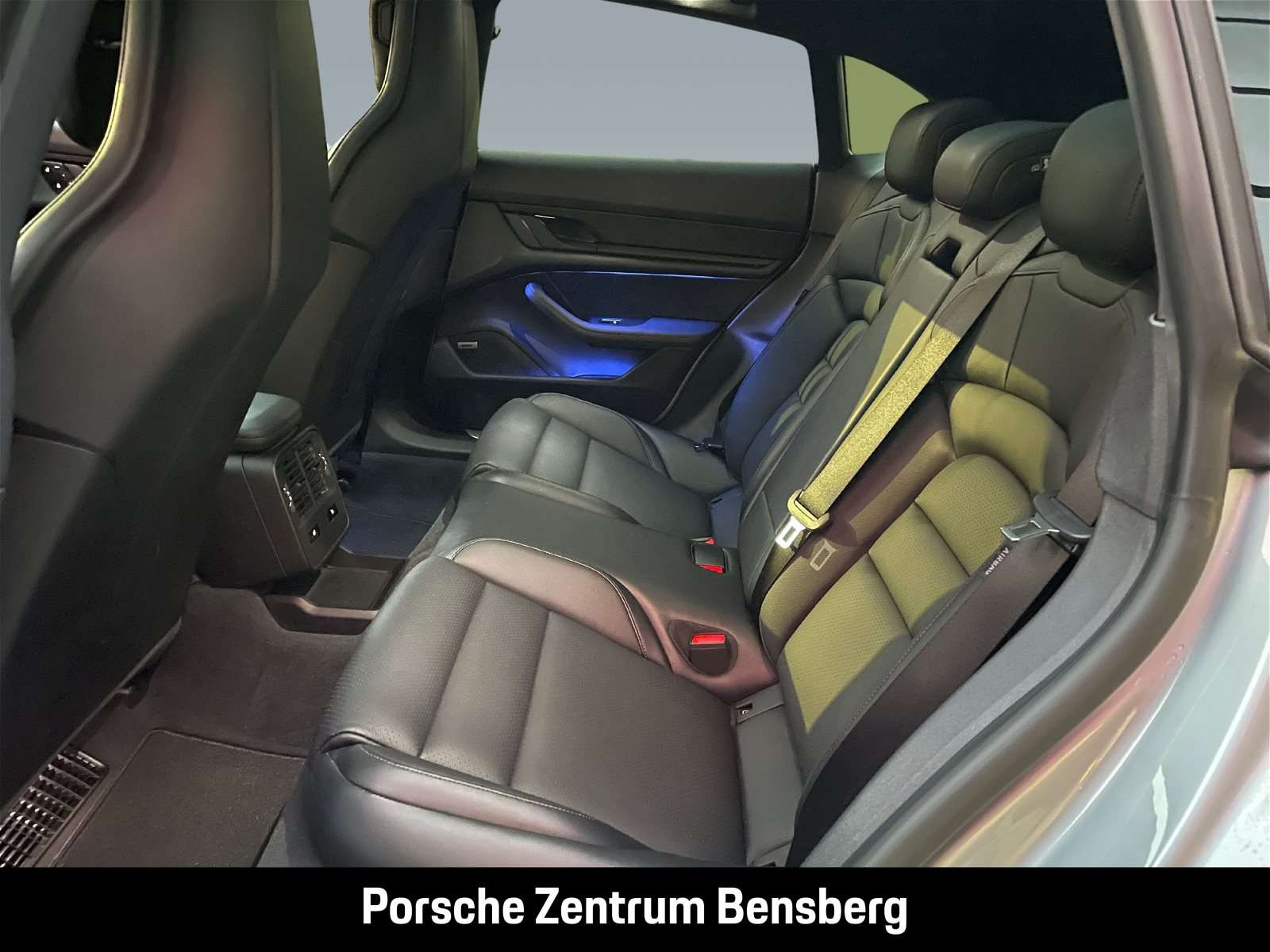 Fahrzeugbild eines Porsche Taycan