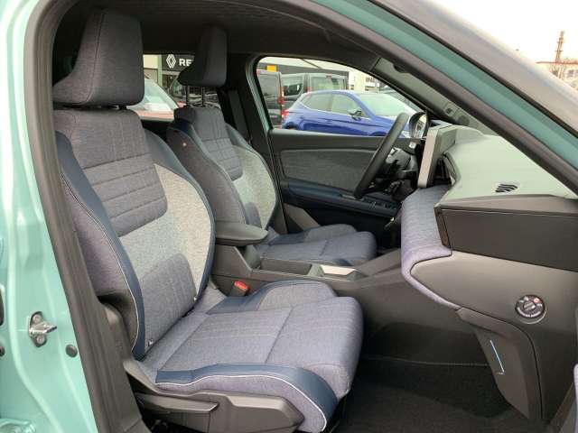 Fahrzeugbild eines Renault 4 E-TECH