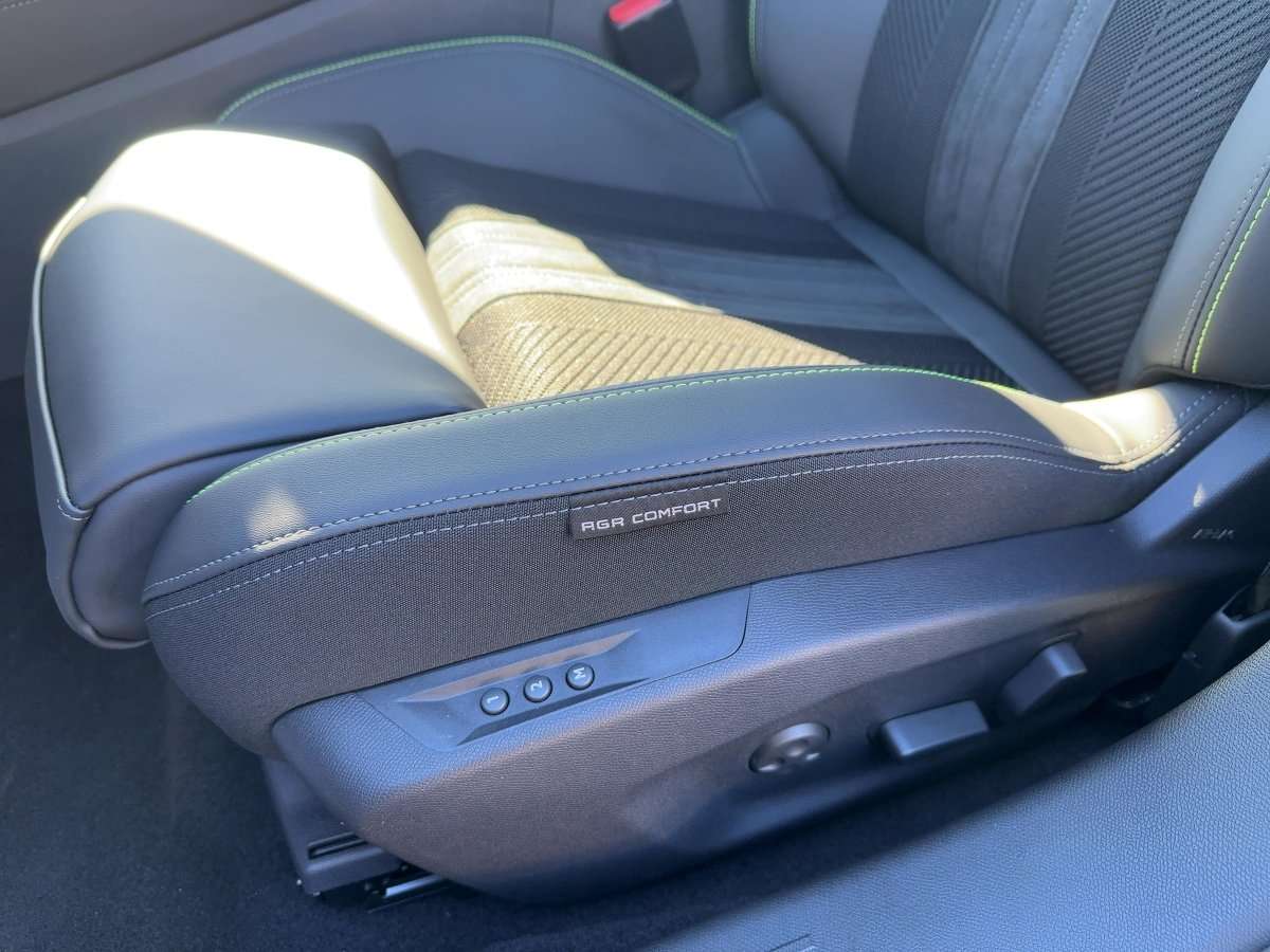 Fahrzeugbild eines Peugeot 408