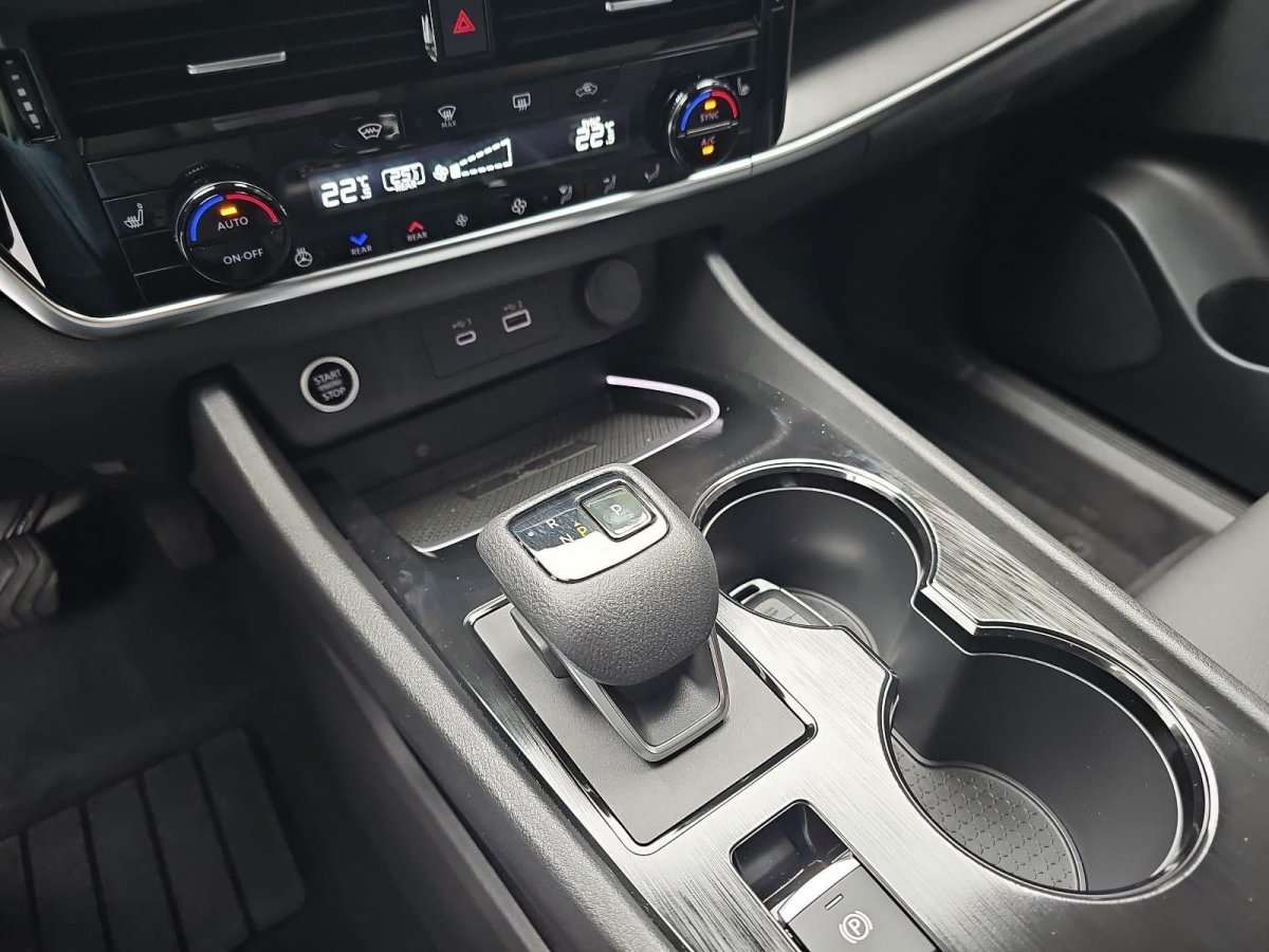 Fahrzeugbild eines Nissan X-TRAIL
