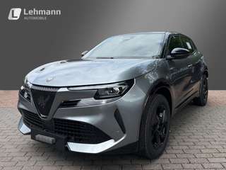 Schräge Frontansicht auf einen Alfa Romeo Junior , freigestellt