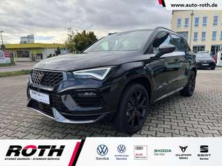 Schräge Frontansicht auf einen CUPRA Ateca , freigestellt