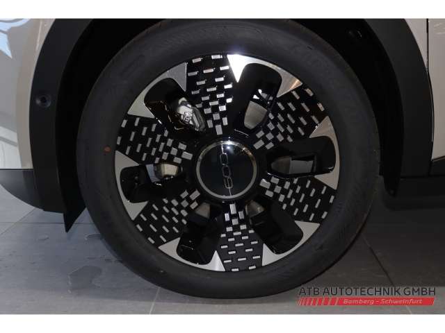 Fahrzeugbild eines Fiat 600 Elektro