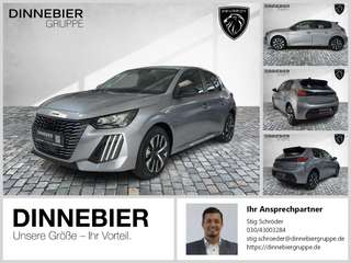 Schräge Frontansicht auf einen Peugeot 208 , freigestellt