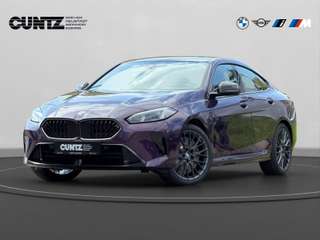 Schräge Frontansicht auf einen BMW 2er-Reihe , freigestellt