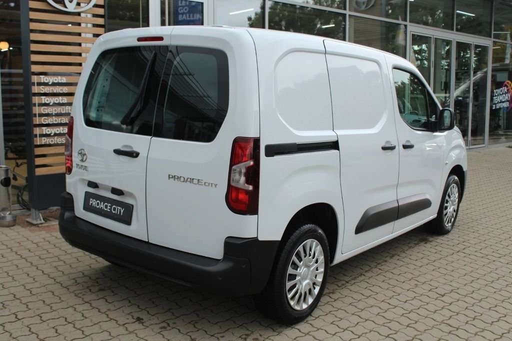 Fahrzeugbild eines Toyota Proace City