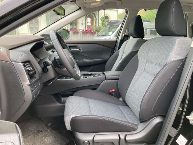 Fahrzeugbild eines Nissan X-TRAIL