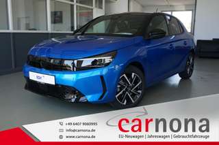 Schräge Frontansicht auf einen Opel Corsa , freigestellt