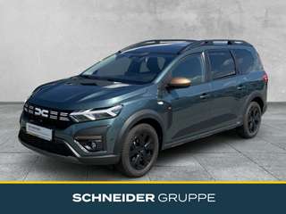 Schräge Frontansicht auf einen Dacia Jogger , freigestellt
