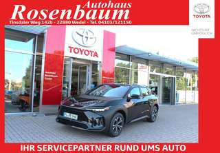 Schräge Frontansicht auf einen Toyota bZ4X , freigestellt