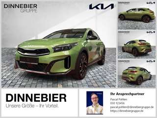 Schräge Frontansicht auf einen Kia XCeed , freigestellt