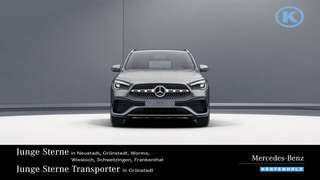 Schräge Frontansicht auf einen Mercedes-Benz GLA , freigestellt