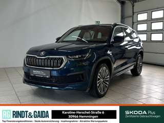 Schräge Frontansicht auf einen Skoda Kodiaq , freigestellt