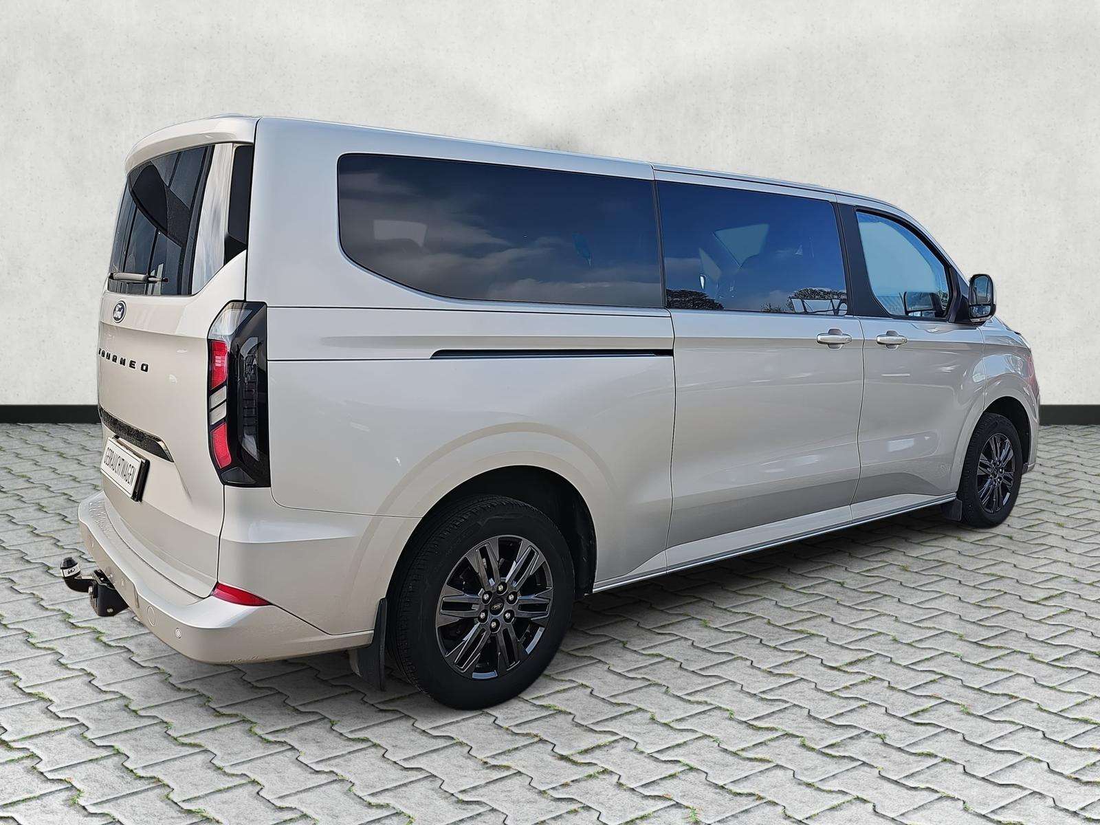 Fahrzeugbild eines Ford Tourneo Custom