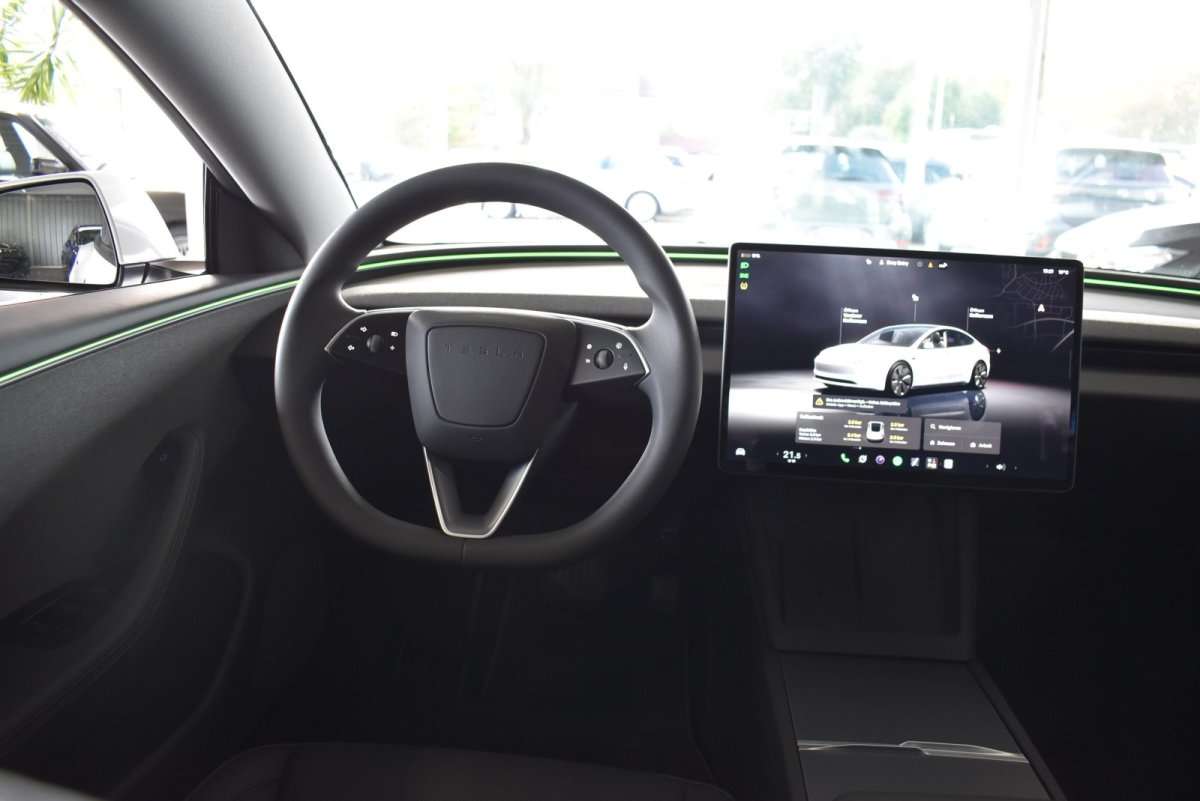 Fahrzeugbild eines TESLA Model 3