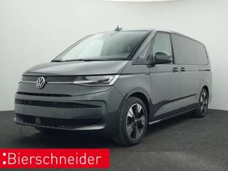 Schräge Frontansicht auf einen Volkswagen Multivan , freigestellt