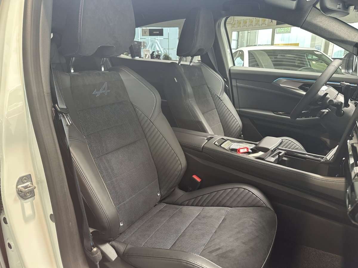 Fahrzeugbild eines Renault Rafale