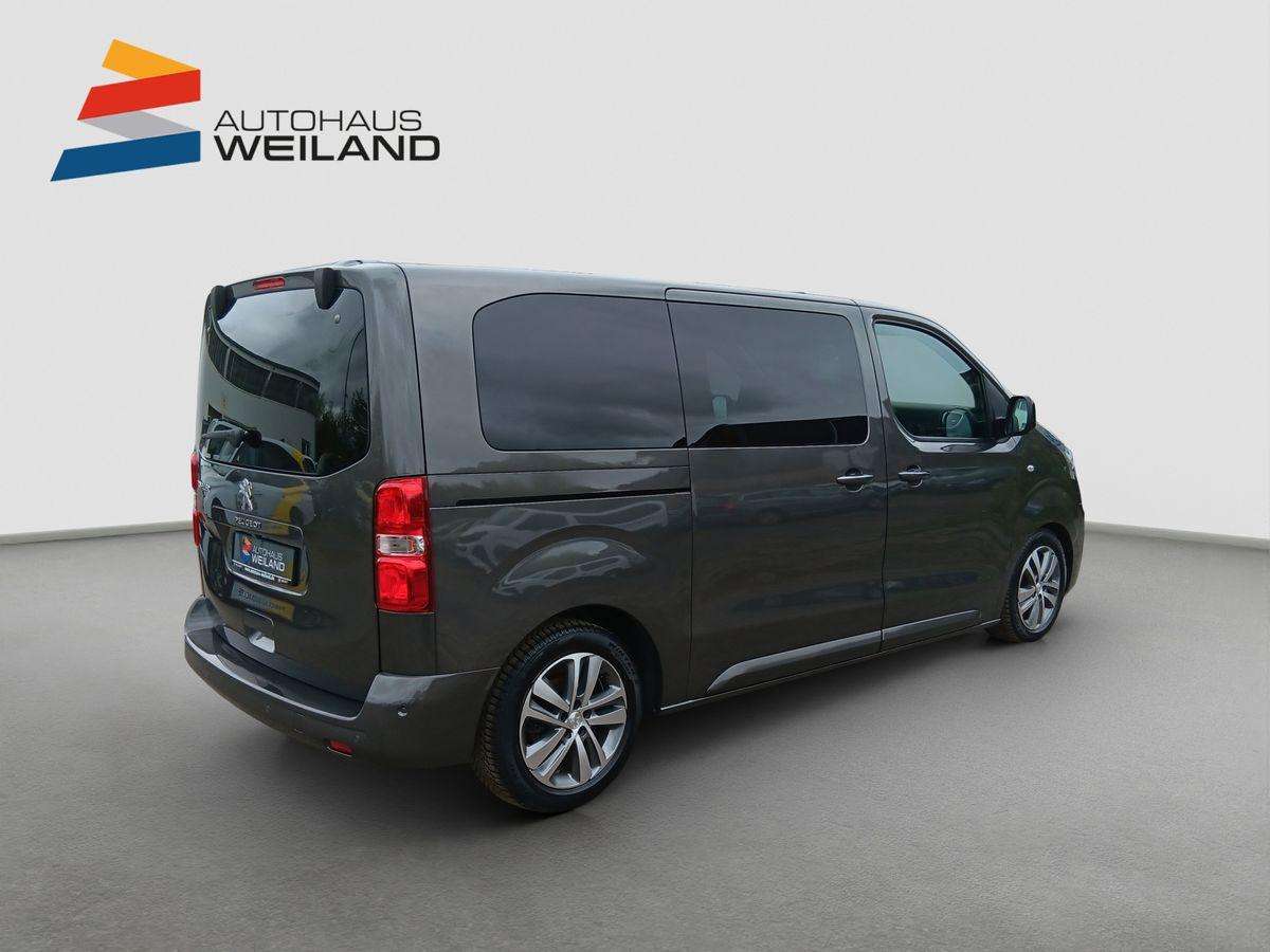 Fahrzeugbild eines Peugeot Traveller