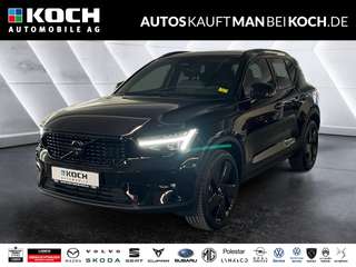 Schräge Frontansicht auf einen Volvo XC40 , freigestellt