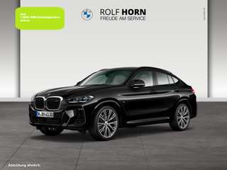 Schräge Frontansicht auf einen BMW X4 , freigestellt