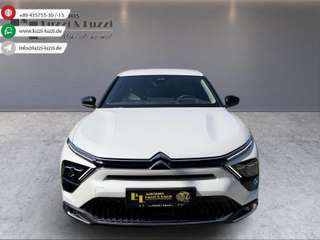 Schräge Frontansicht auf einen Citroën C5 X , freigestellt