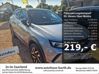 Schräge Frontansicht auf einen Opel Mokka , freigestellt