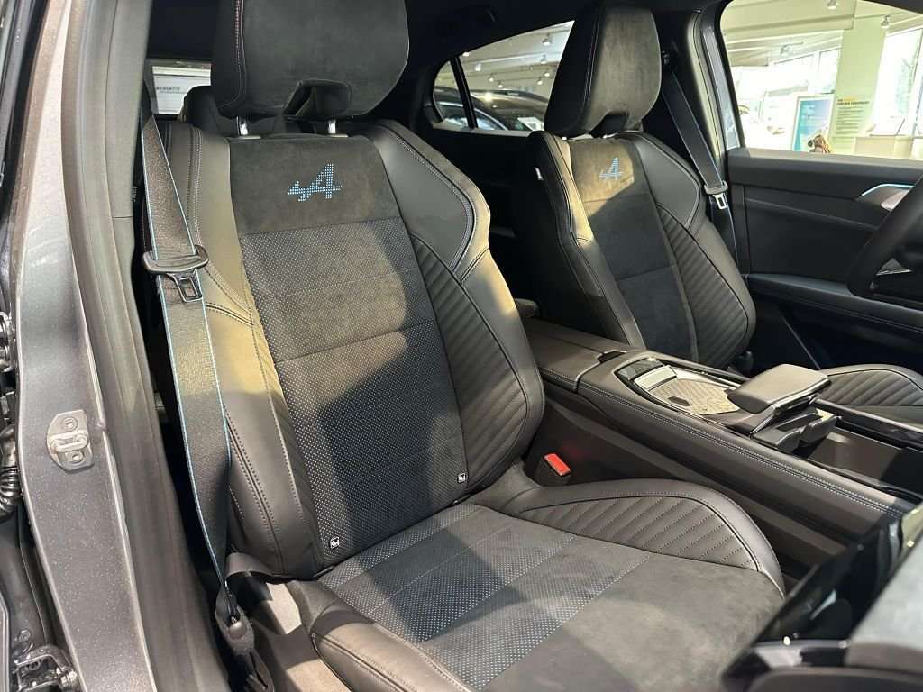 Fahrzeugbild eines Renault Rafale