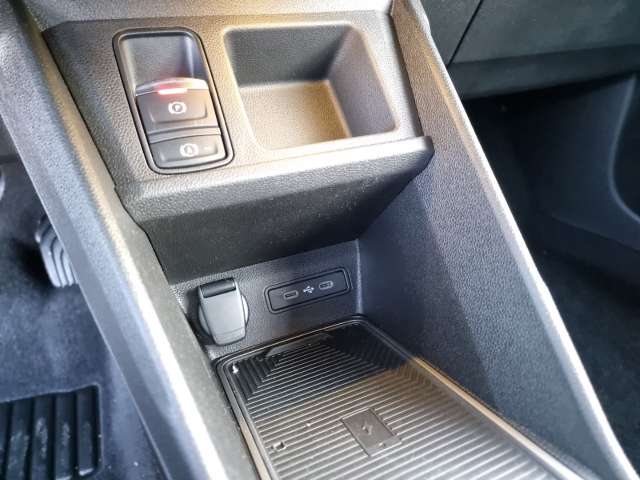 Fahrzeugbild eines Renault 4 E-TECH