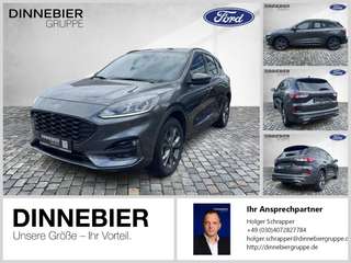 Schräge Frontansicht auf einen Ford Kuga , freigestellt