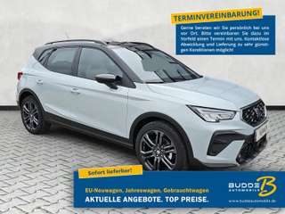 Schräge Frontansicht auf einen SEAT Arona , freigestellt