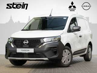 Schräge Frontansicht auf einen Nissan Townstar , freigestellt