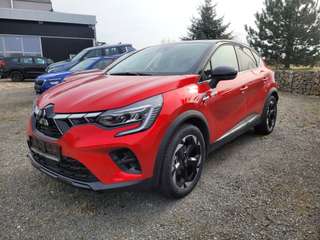 Schräge Frontansicht auf einen Mitsubishi ASX , freigestellt