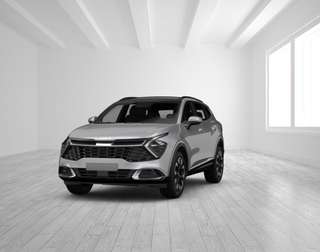 Schräge Frontansicht auf einen Kia Sportage , freigestellt