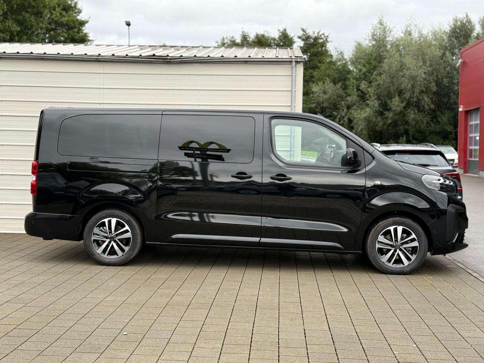 Fahrzeugbild eines Peugeot Traveller