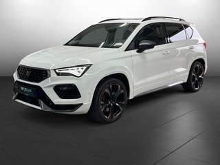 Schräge Frontansicht auf einen CUPRA Ateca , freigestellt