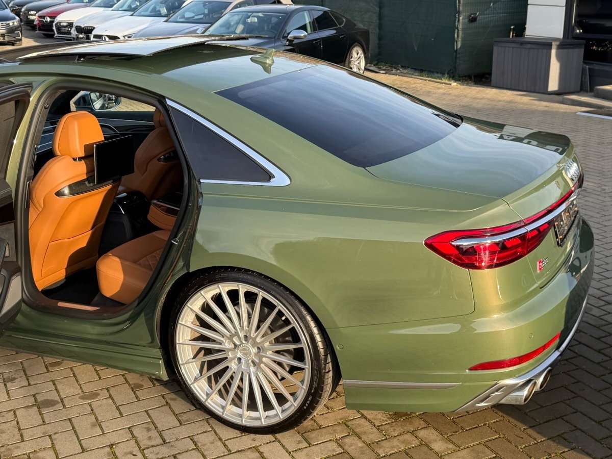 Fahrzeugbild eines Audi S8