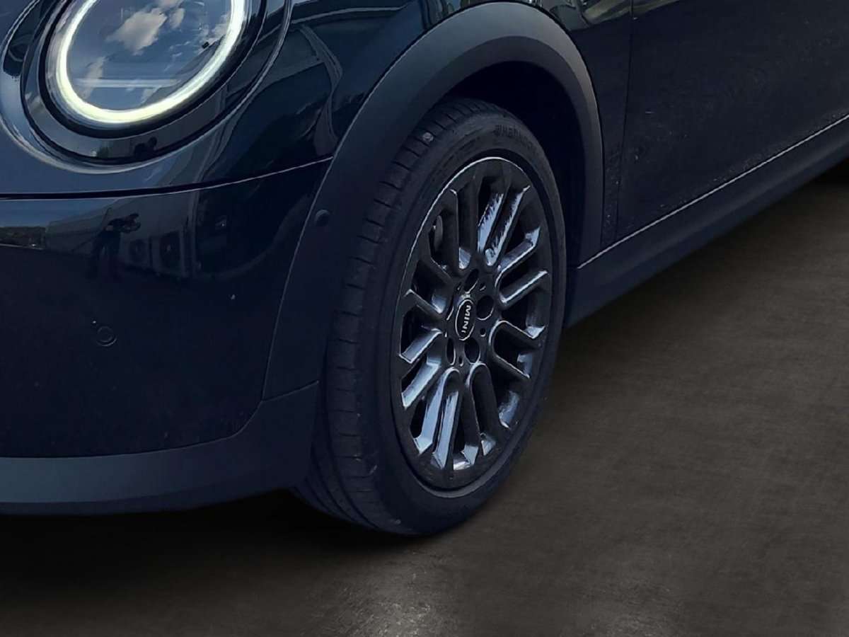 Fahrzeugbild eines MINI COOPER