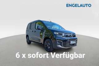 Schräge Frontansicht auf einen Citroën Berlingo , freigestellt
