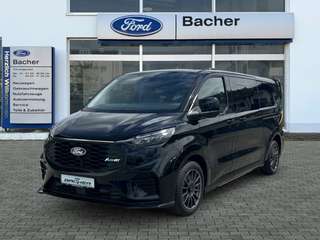 Schräge Frontansicht auf einen Ford Transit Custom , freigestellt