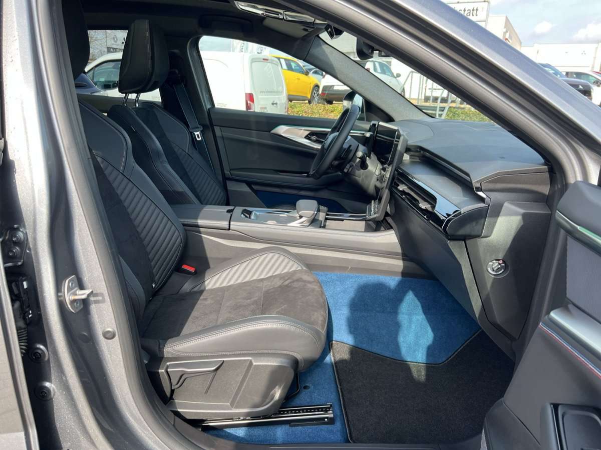 Fahrzeugbild eines Renault Rafale