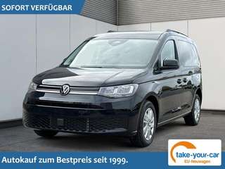 Schräge Frontansicht auf einen Volkswagen Caddy , freigestellt