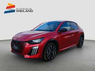 Schräge Frontansicht auf einen Peugeot 208 , freigestellt