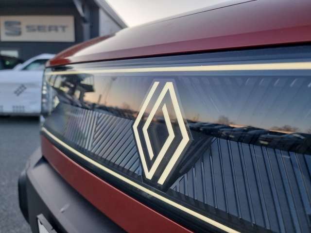 Fahrzeugbild eines Renault 4 E-TECH