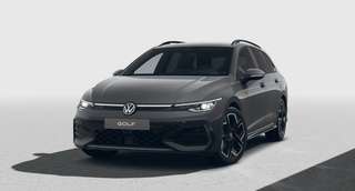 Schräge Frontansicht auf einen Volkswagen Golf , freigestellt