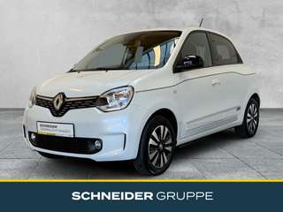 Schräge Frontansicht auf einen Renault Twingo , freigestellt