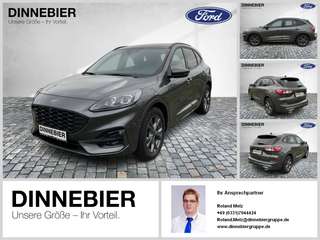 Schräge Frontansicht auf einen Ford Kuga , freigestellt
