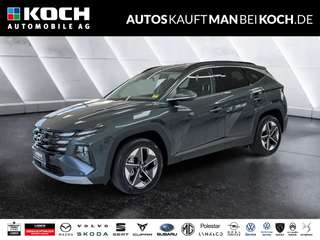 Schräge Frontansicht auf einen Hyundai Tucson , freigestellt