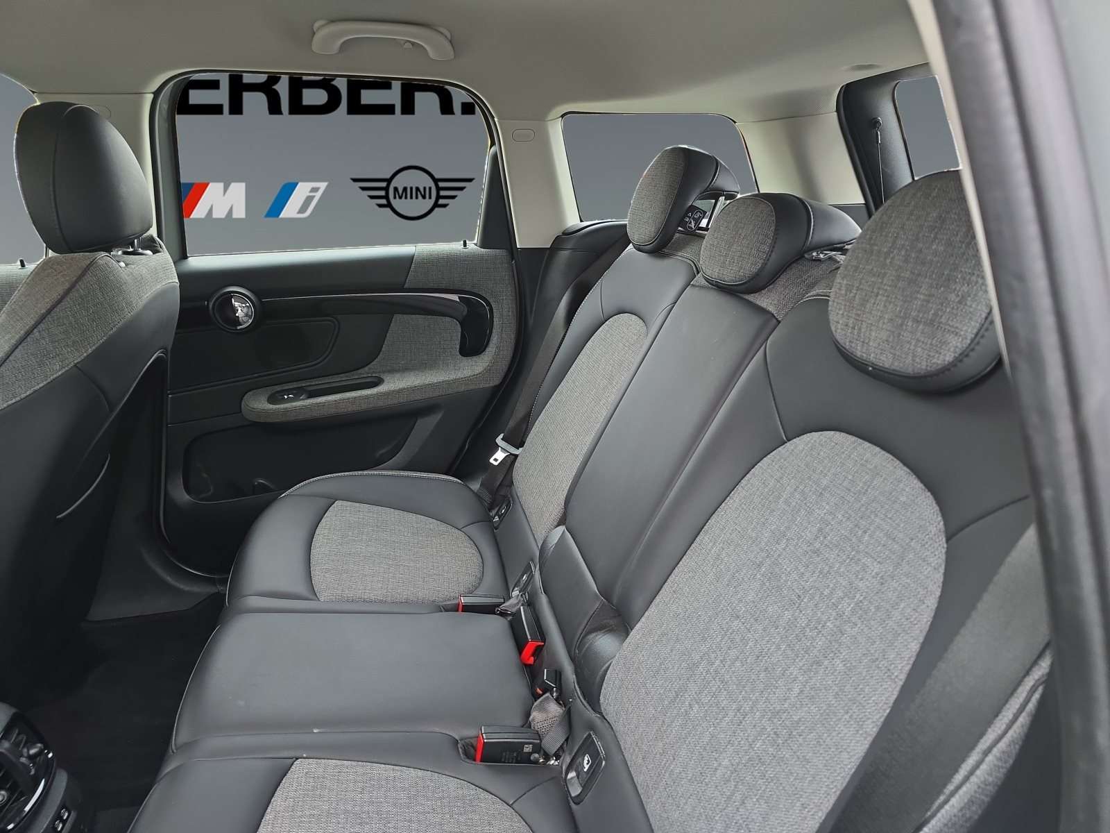 Fahrzeugbild eines MINI COOPER SE